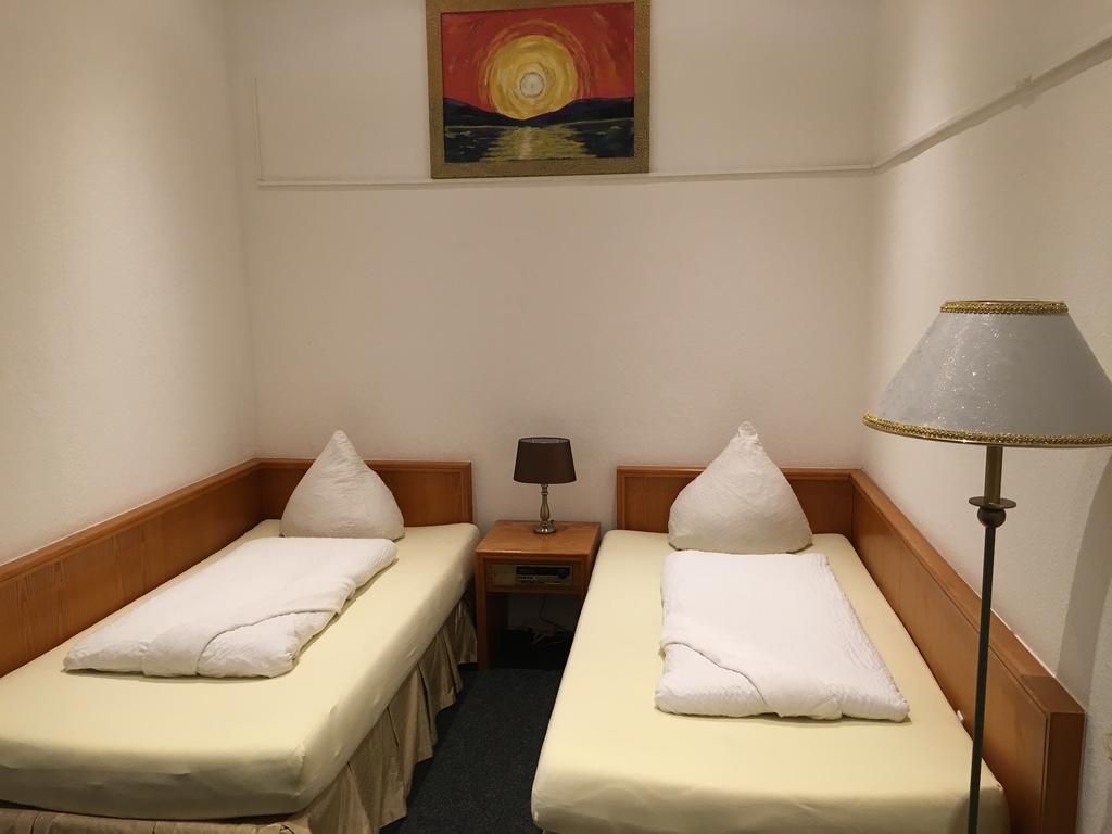 Hotel-pension Adamshof 2* Berlin