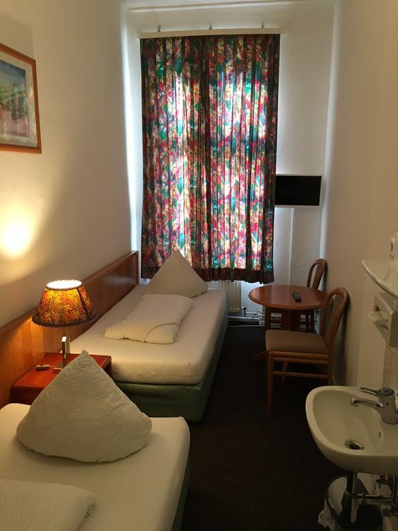 Hotel-pension Adamshof Berlin
